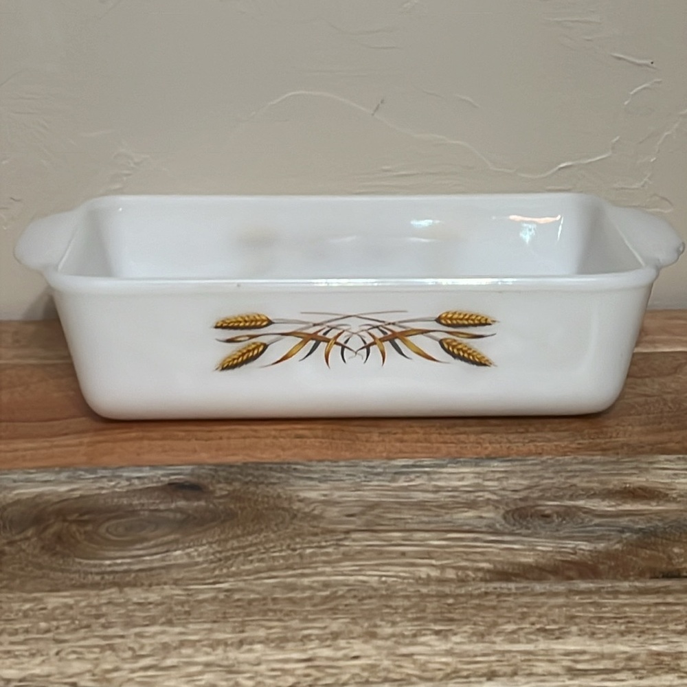 Fire King Golden Wheat #409 Anchor Hocking Milk Glass Casserole Dish 1 QT